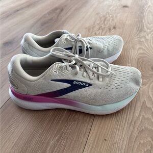 Brook Ghost Women’s Running Shoes